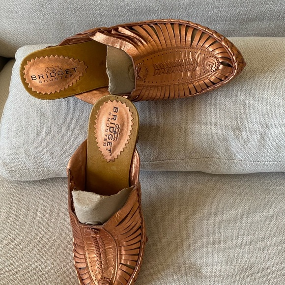 Bridget Shuster Designer Women's "Abba" Metallic Leather Clog Mules Sz 9.5 (NEW) - Picture 12 of 14